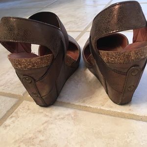 Pierre Dumas closed toed wedges